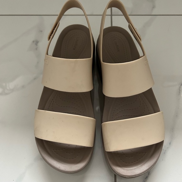 Crocs platform sandal size 8 - Picture 2 of 3